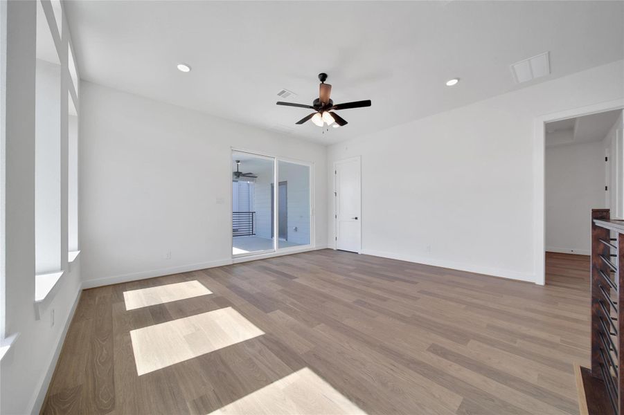 Spacious, unfurnished interior of a new home in Lago Pointe, Seabrook (Image 19). Spacious, unfurnished interior of a new home in Lago Pointe, Seabrook (Image 19).