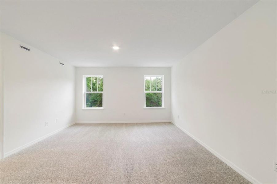 Spacious, unfurnished interior of a new home in Towns at Greenleaf, Oviedo (Image 19).