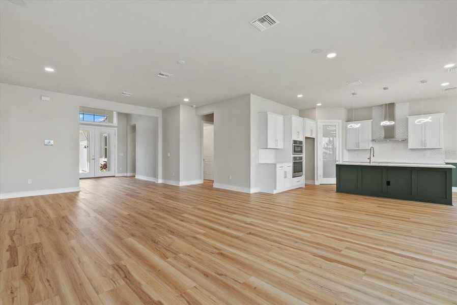 Spacious, unfurnished interior of a new home in , Parrish (Image 19).