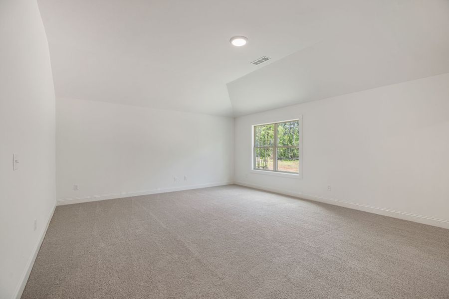 Spacious, unfurnished interior of a new home in Flint Farms, Concord (Image 19).