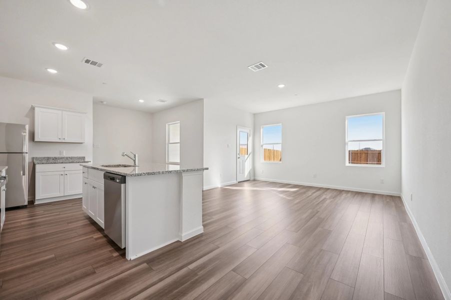 Representative unfurnished interior of a home built from the Rayne by Starlight Homes in Coyote Meadows, Anna (Image 20).