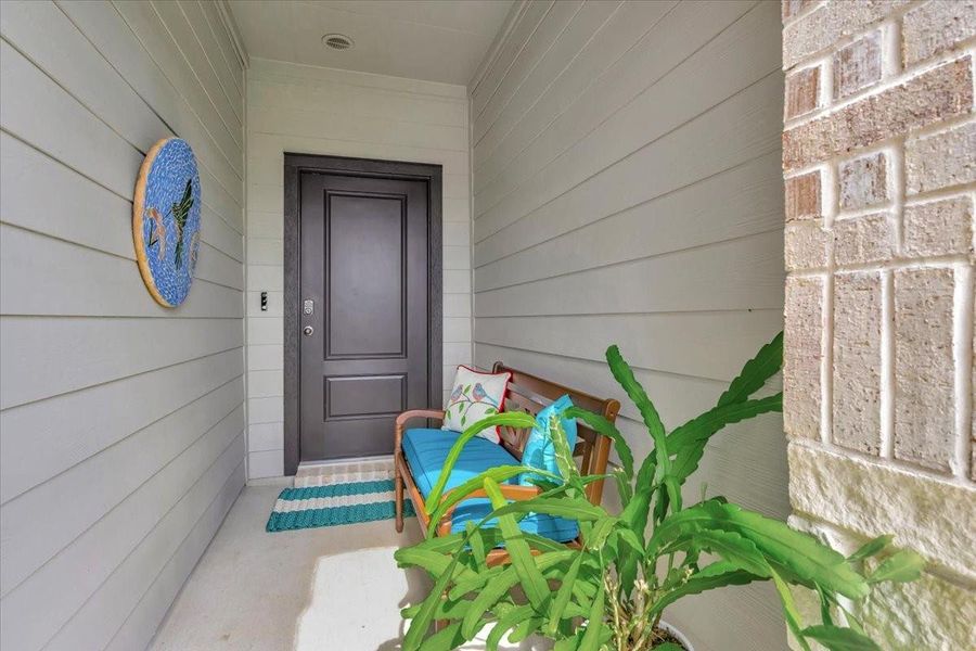 Exterior details and patio area of a home in Pelican Pointe, Texas City (Image 3).
