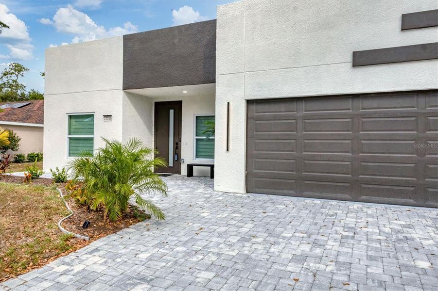 Exterior details and patio area of a home in , Port Charlotte (Image 30).