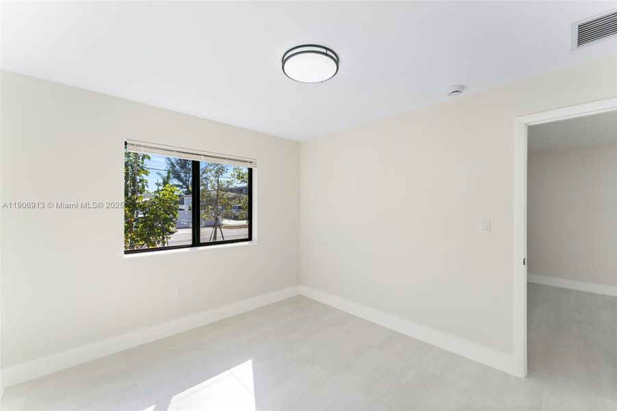 Spacious, unfurnished interior of a new home in , Miami (Image 23).