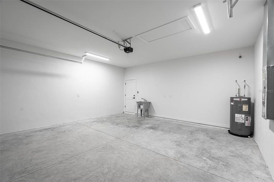 Spacious, unfurnished interior of a new home in , North Port (Image 16).