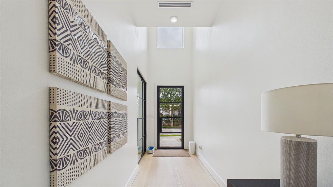 Spacious, unfurnished interior of a new home in , Houston (Image 24).