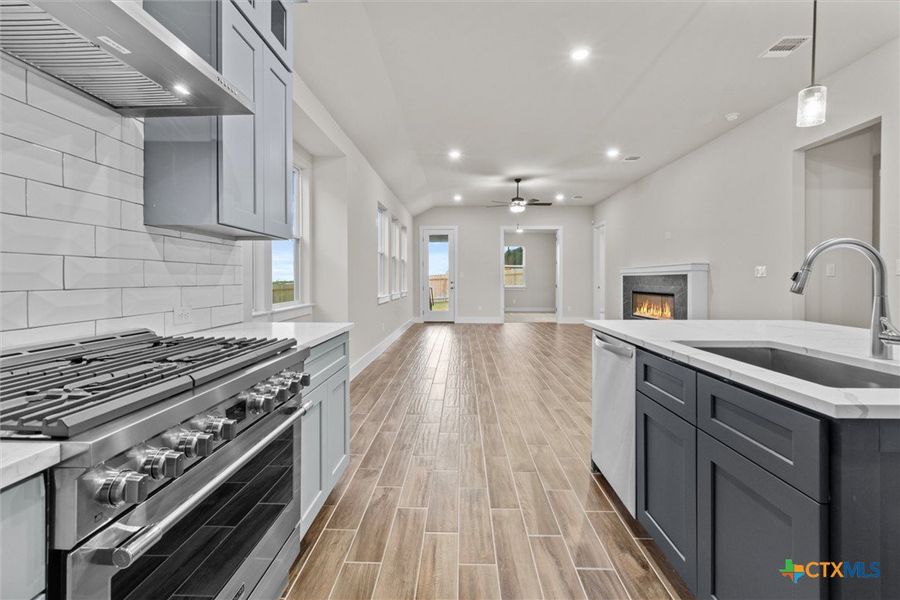 Furnished interior view inside a new home in Morningstar, Georgetown (Image 8).
