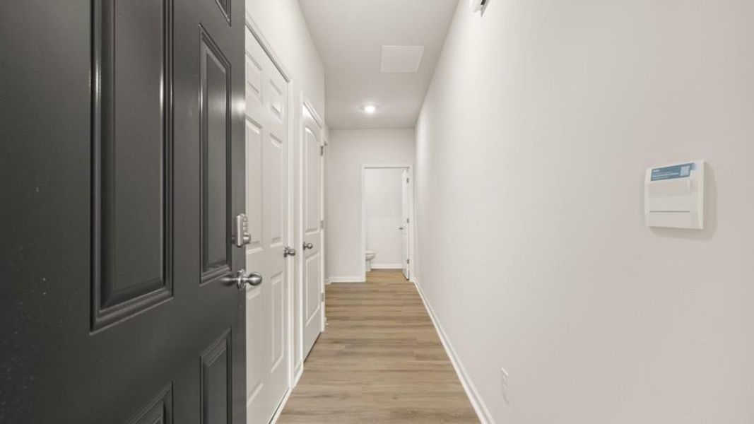 Spacious, unfurnished interior of a new home in Carlton, Douglasville (Image 8).