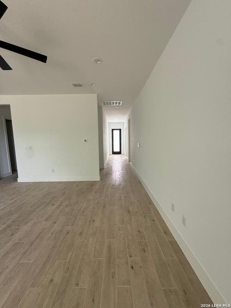 Spacious, unfurnished interior of a new home in , Blanco (Image 14).