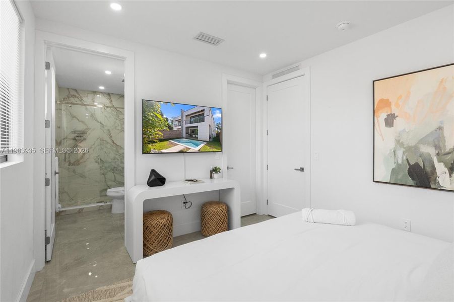 Furnished interior view inside a new home in , Fort Lauderdale (Image 46).