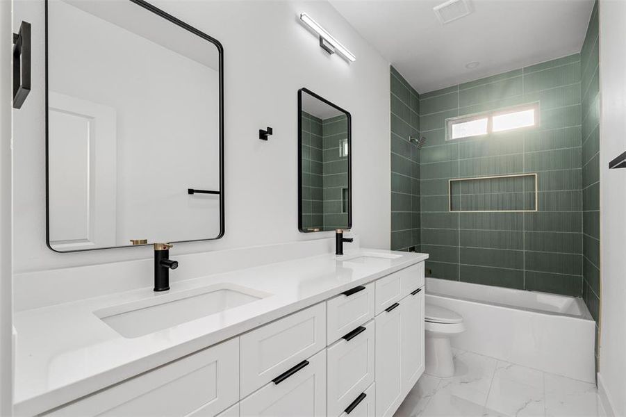 Full bathroom with tiled shower / bath, toilet, and vanity