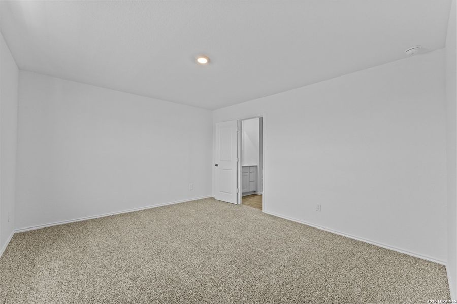 Spacious, unfurnished interior of a new home in Blue Ridge Ranch, San Antonio (Image 9). Spacious, unfurnished interior of a new home in Blue Ridge Ranch, San Antonio (Image 9).