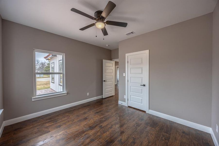 Spacious, unfurnished interior of a new home in , Cleburne (Image 21).