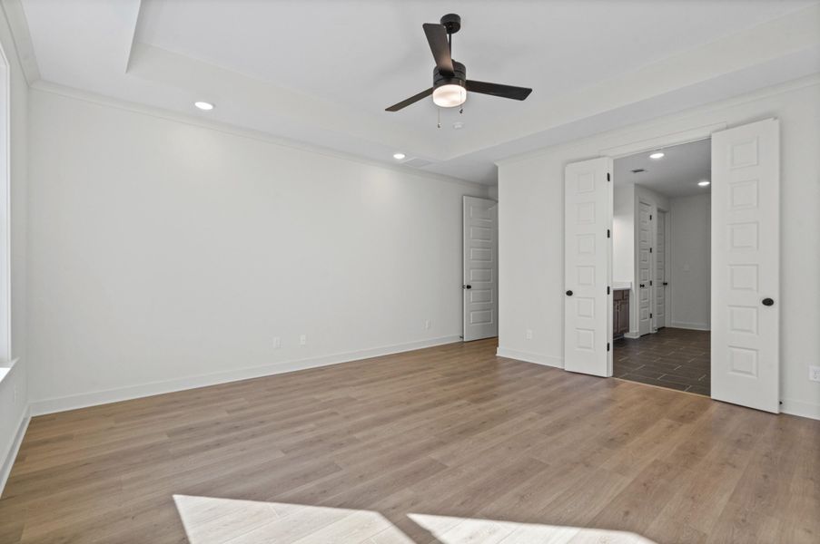 Spacious, unfurnished interior of a new home in White Oak, Arlington (Image 23).