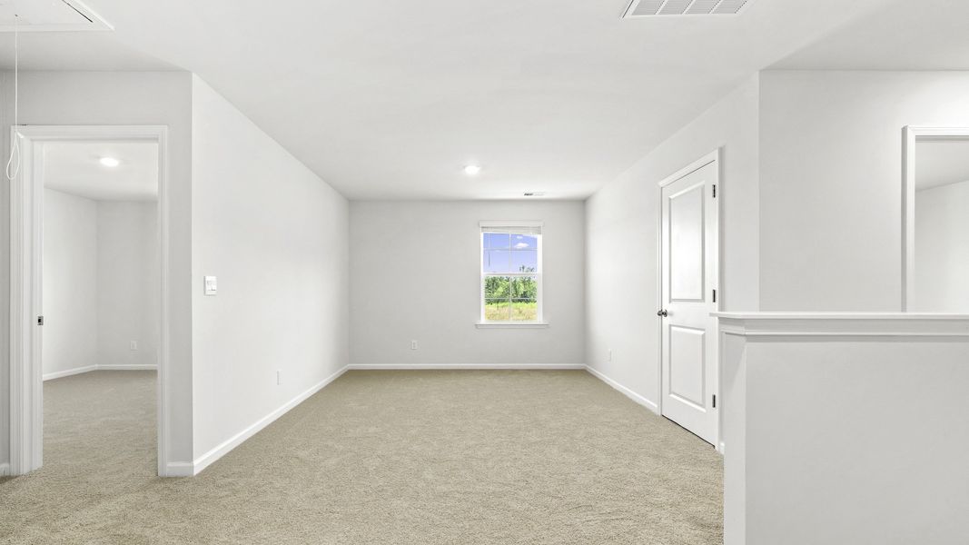 Spacious, unfurnished interior of a new home in Forest Creek, Winston-Salem (Image 15).