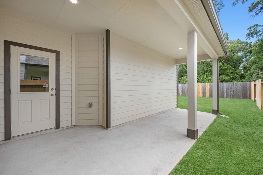 Exterior details and patio area of a home in Cypresswood Landing, Humble (Image 3).