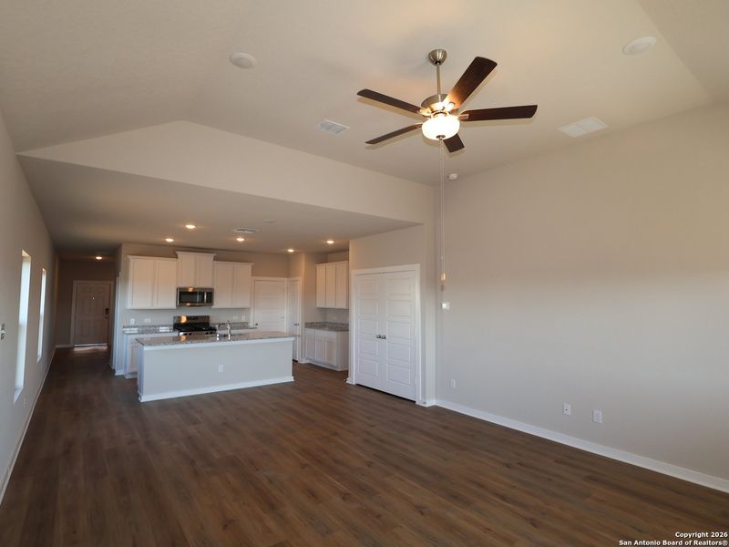 Spacious, unfurnished interior of a new home in Winding Brook, San Antonio (Image 27).