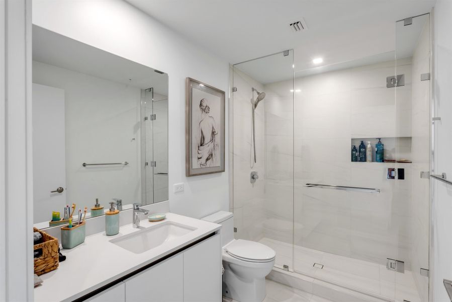 BATHROOM_2_EB