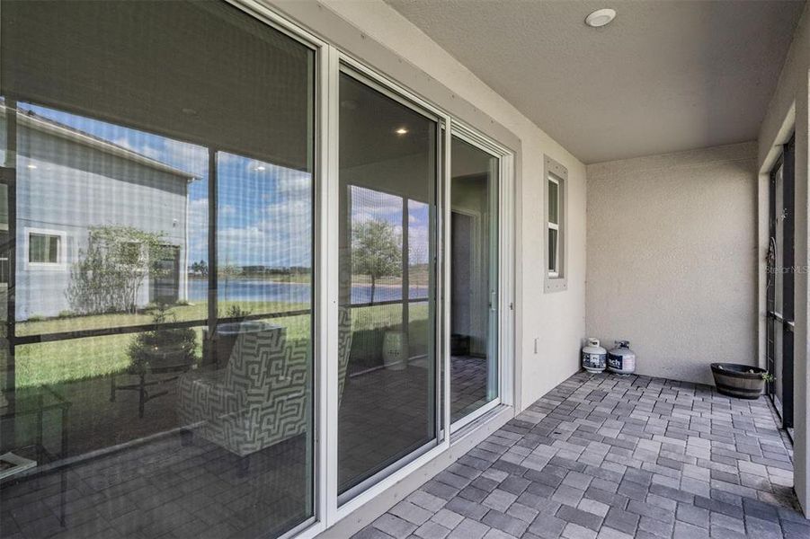 Exterior details and patio area of a home in , Lutz (Image 4).