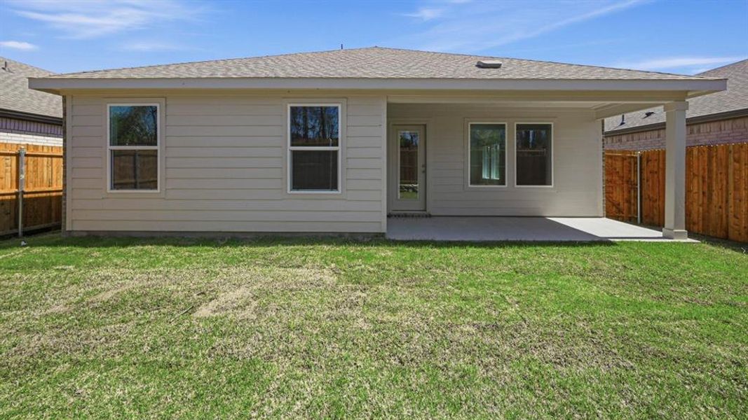 Exterior details and patio area of a home in Sweetwater Springs, Sherman (Image 4).