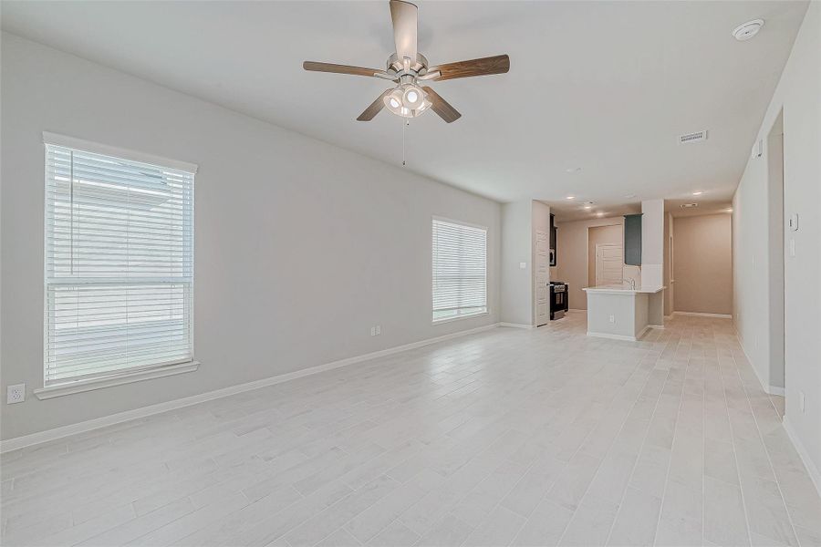 Spacious, unfurnished interior of a new home in Woodland Lakes, Huffman (Image 16).