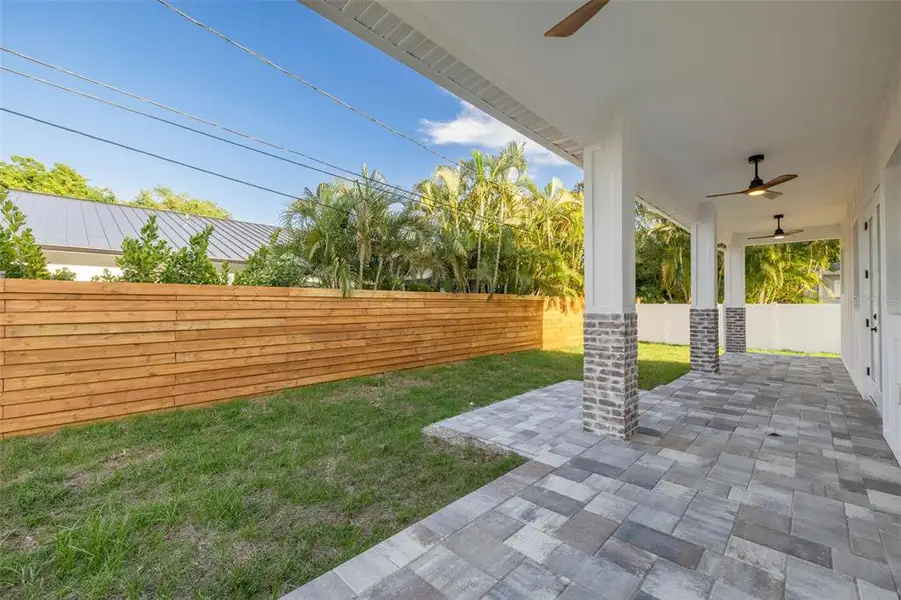 Exterior details and patio area of a home in , St. Petersburg (Image 4).