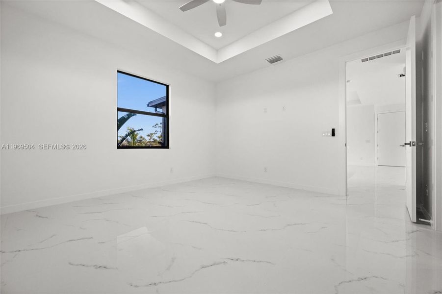 Spacious, unfurnished interior of a new home in , Cape Coral (Image 31).