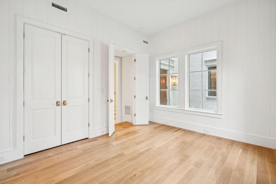 Spacious, unfurnished interior of a new home in , Charleston (Image 55).