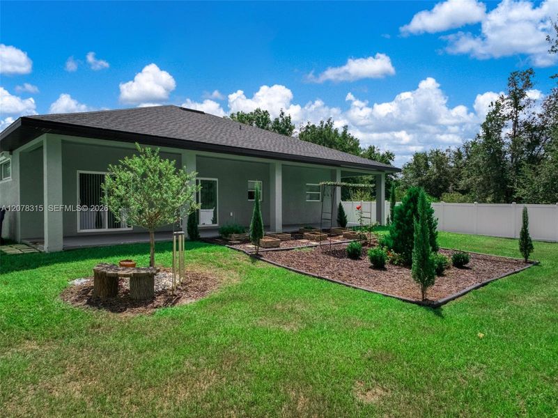 Exterior details and patio area of a home in , Sebring (Image 30).