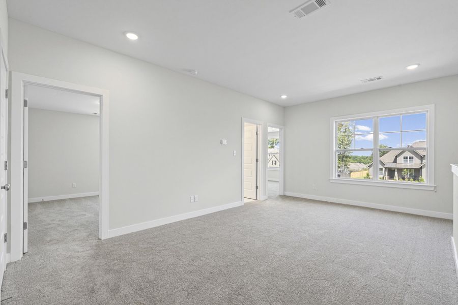 Spacious, unfurnished interior of a new home in White Oak, Arlington (Image 28). Spacious, unfurnished interior of a new home in White Oak, Arlington (Image 28).