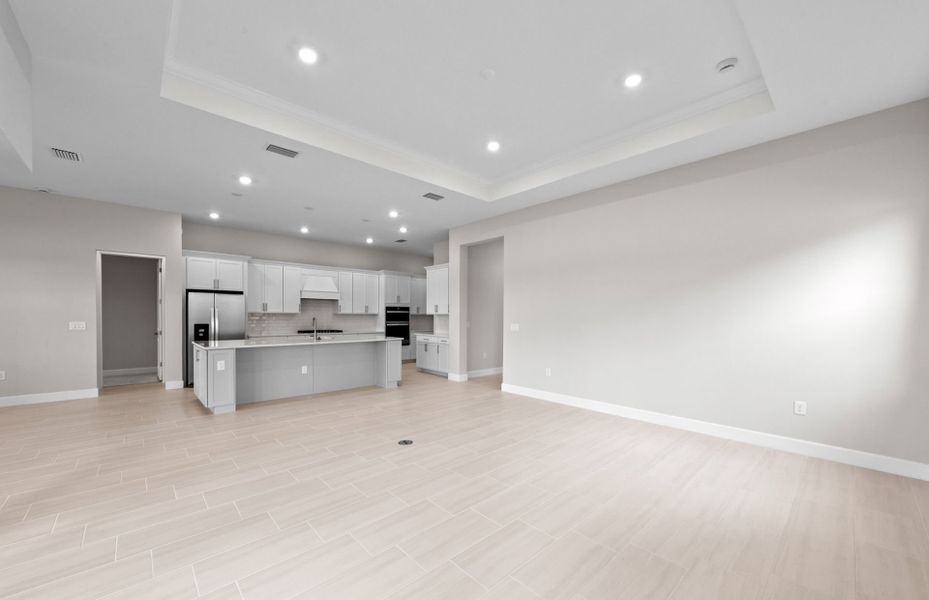 Spacious, unfurnished interior of a new home in Del Webb Oak Creek, North Fort Myers (Image 27).