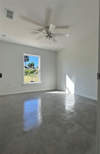 Spacious, unfurnished interior of a new home in , Haines City (Image 6).