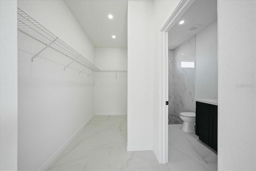 Spacious, unfurnished interior of a new home in , Avon Park (Image 7).