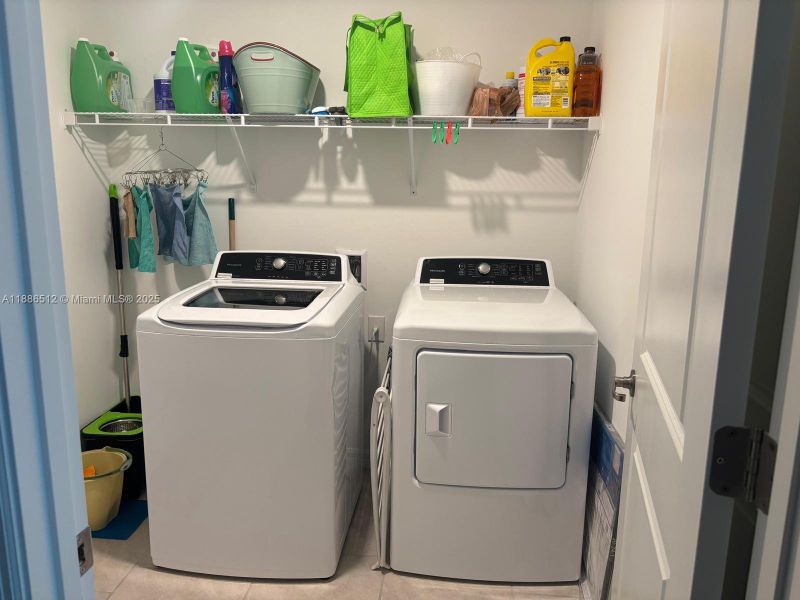 Close-up of interior finishes inside a home in , Lehigh Acres (Image 18). Close-up of interior finishes inside a home in , Lehigh Acres (Image 18).