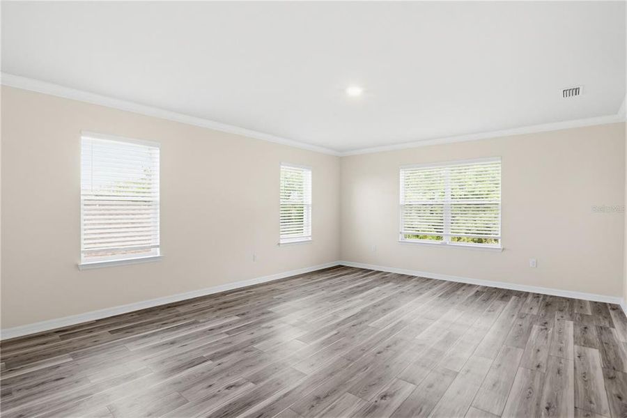 Spacious, unfurnished interior of a new home in Coddington, Bradenton (Image 40).