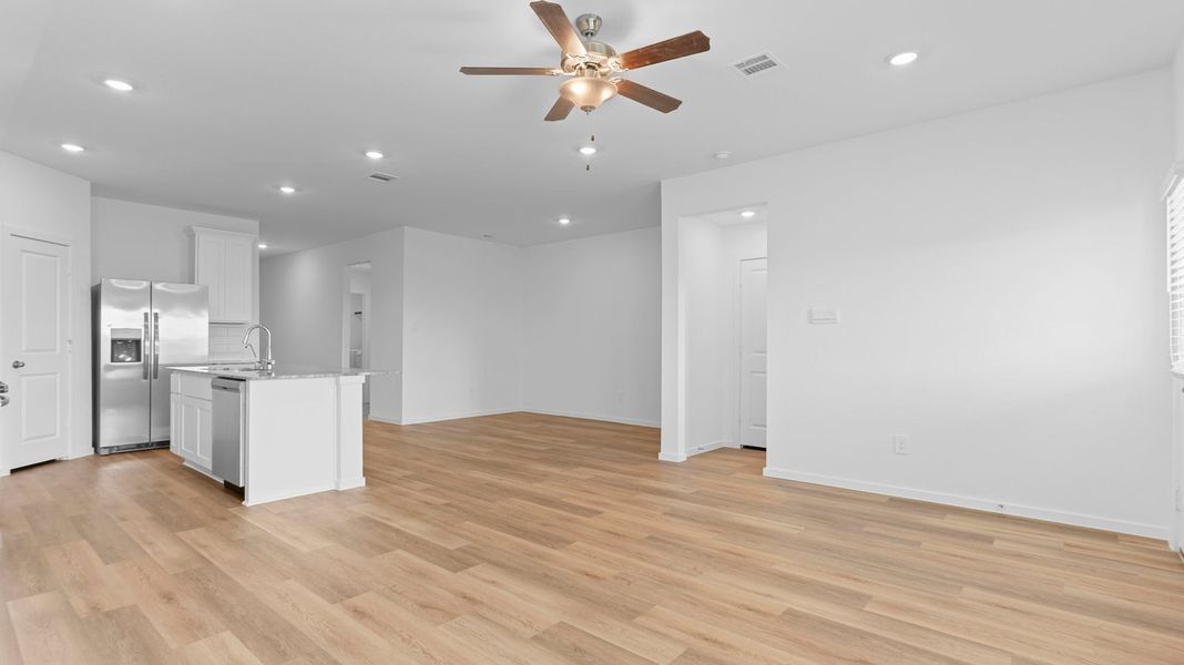 Spacious, unfurnished interior of a new home in Caldwell Crossing, Iowa Colony (Image 17).