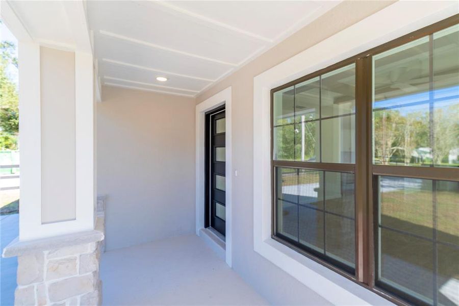 Exterior details and patio area of a home in , Lakeland (Image 2).