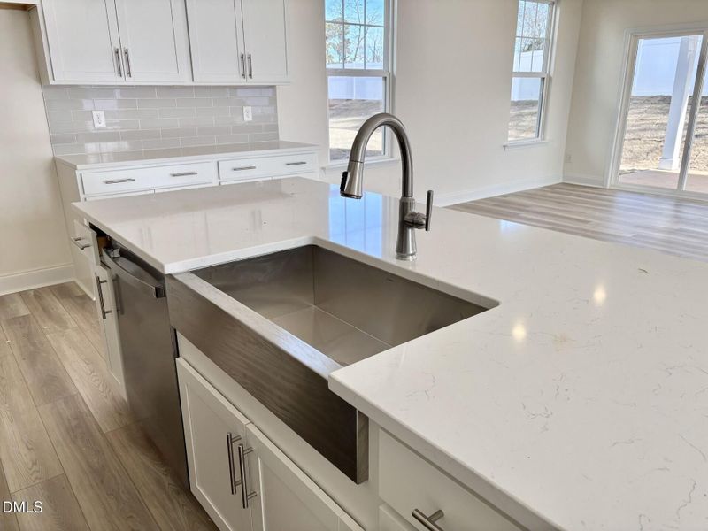 EV 10 Stainless Farmhouse Sink