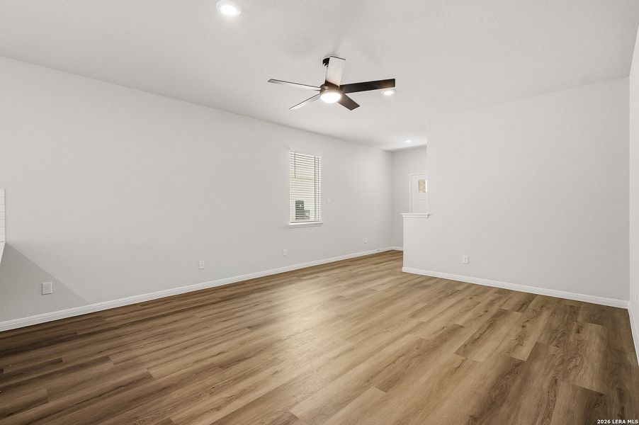 Spacious, unfurnished interior of a new home in Cinco Lakes, San Antonio (Image 15).