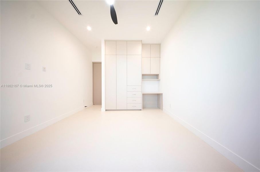 Spacious, unfurnished interior of a new home in , Fort Lauderdale (Image 21).
