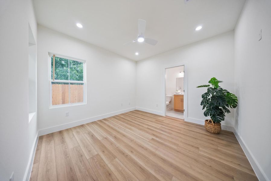 Spacious, unfurnished interior of a new home in , Houston (Image 19).