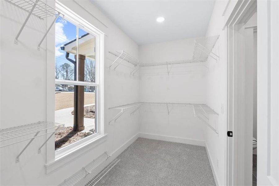 Spacious, unfurnished interior of a new home in , Waleska (Image 40).