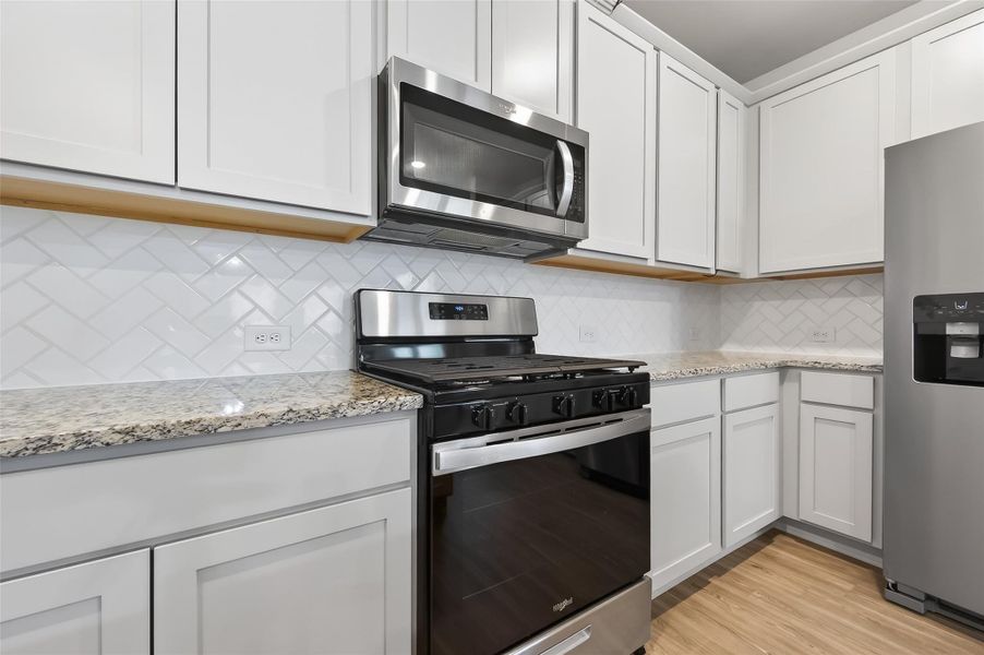Furnished interior view inside a new home in , Tomball (Image 40).