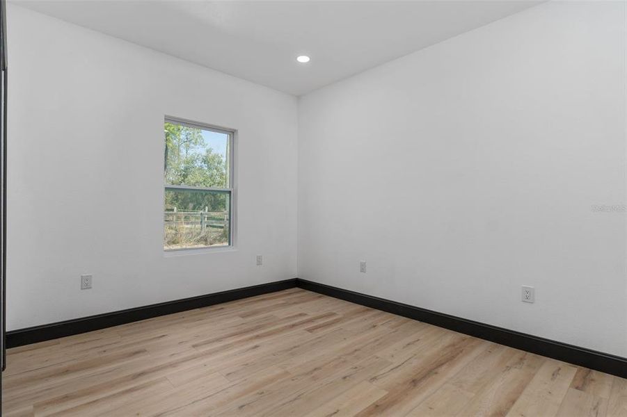 Spacious, unfurnished interior of a new home in , Dunnellon (Image 22).
