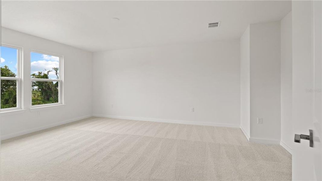 Spacious, unfurnished interior of a new home in Willowbrook North, Winter Haven (Image 40).