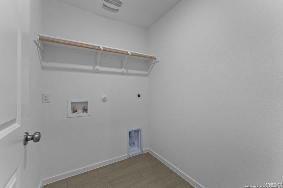 Spacious, unfurnished interior of a new home in Voss Farms: Watermill Collection, New Braunfels (Image 12).