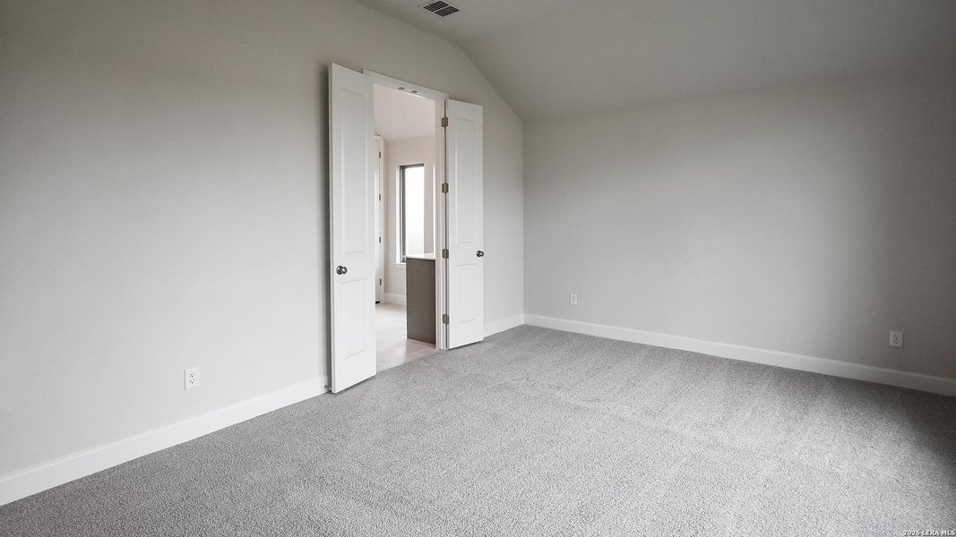 Spacious, unfurnished interior of a new home in The Parklands, Schertz (Image 19).