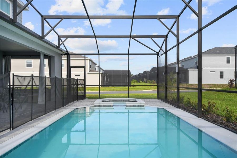 Exterior details and patio area of a home in Windsor Cay Resort, Clermont (Image 25).