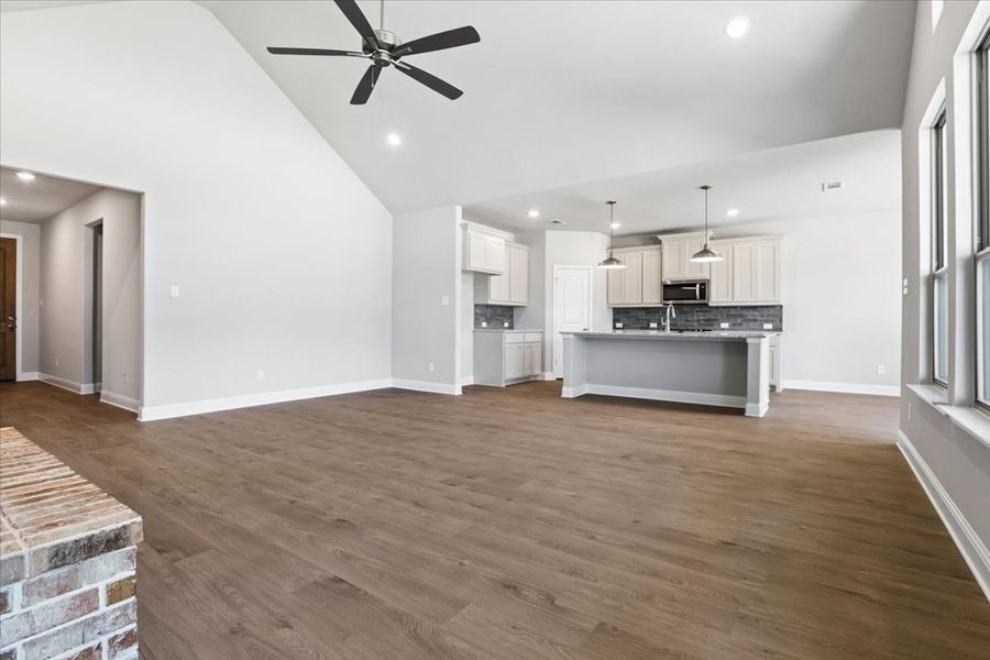 Spacious, unfurnished interior of a new home in The Ranches at Valley View, Springtown (Image 28).