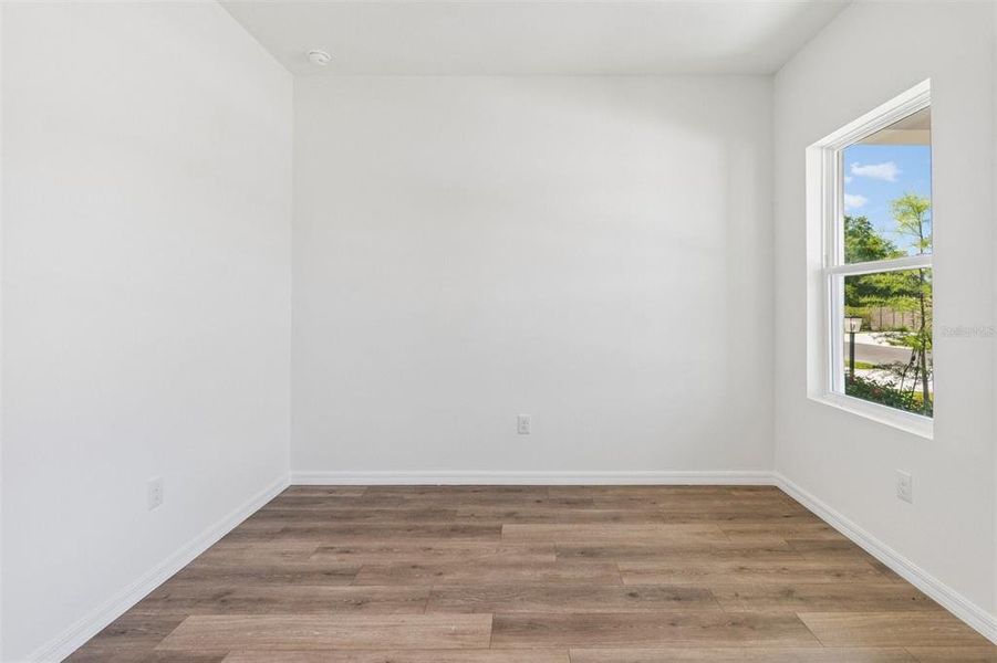 Spacious, unfurnished interior of a new home in Eastlyn, Bradenton (Image 15).